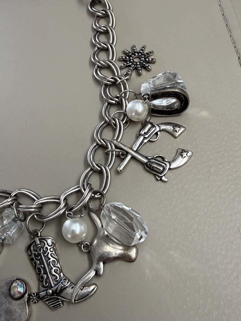 Accessories - Picture 3 of 4